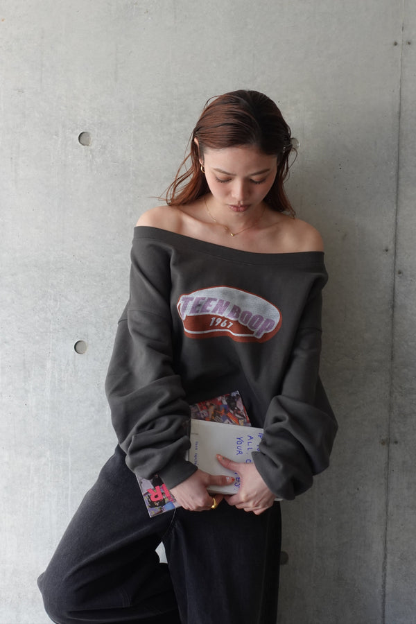 オフショルルーズスウェット